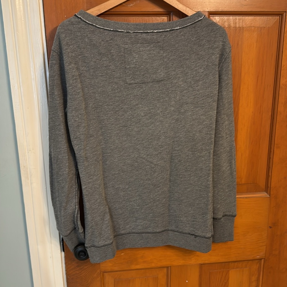 Hollister sweatshirt size medium - Picture 3 of 3